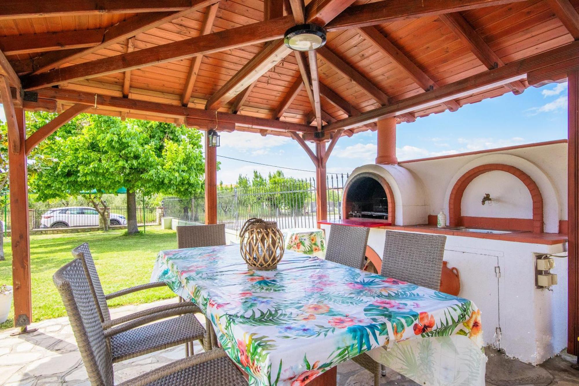 Private 6-Bdrm Villa With Garden 150M To Beach Paradisos Luaran gambar