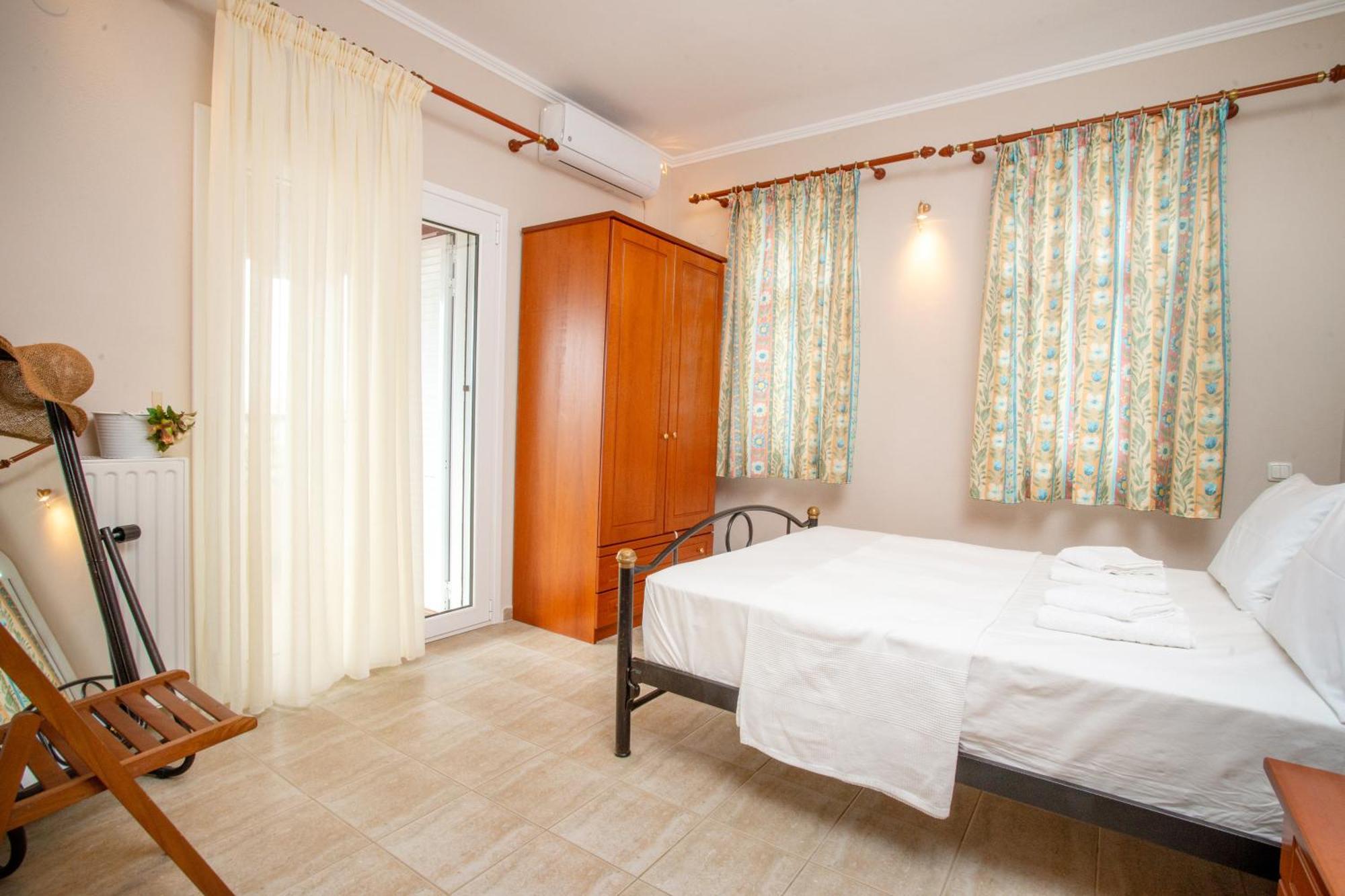 Private 6-Bdrm Villa With Garden 150M To Beach Paradisos Luaran gambar