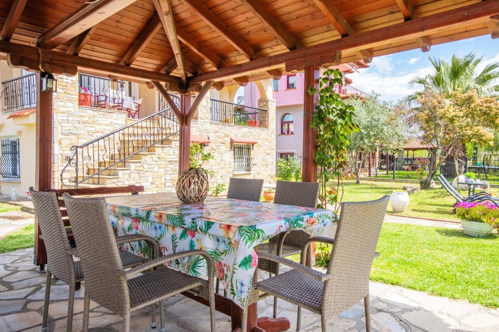 Private 6-Bdrm Villa With Garden 150M To Beach Paradisos Luaran gambar